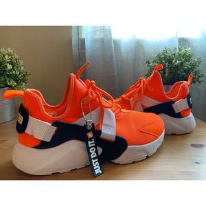 Nike huarache City Low, women’s size 11, men’s 9.5